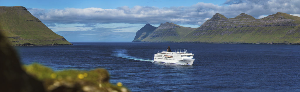 Ferri llegando a las Islas Feroe / Smyril Line